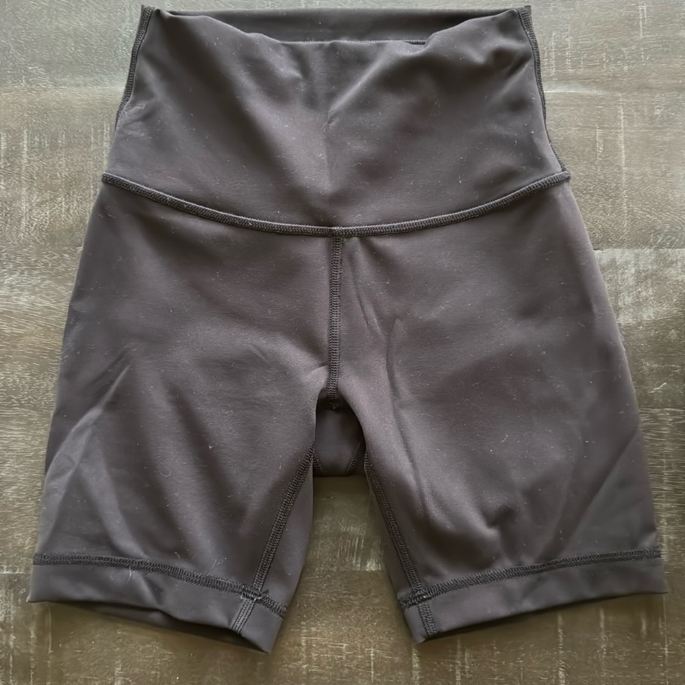 VERY GENTLY USED!! Lululemon Wunder Train High-Rise 6” Biker Short